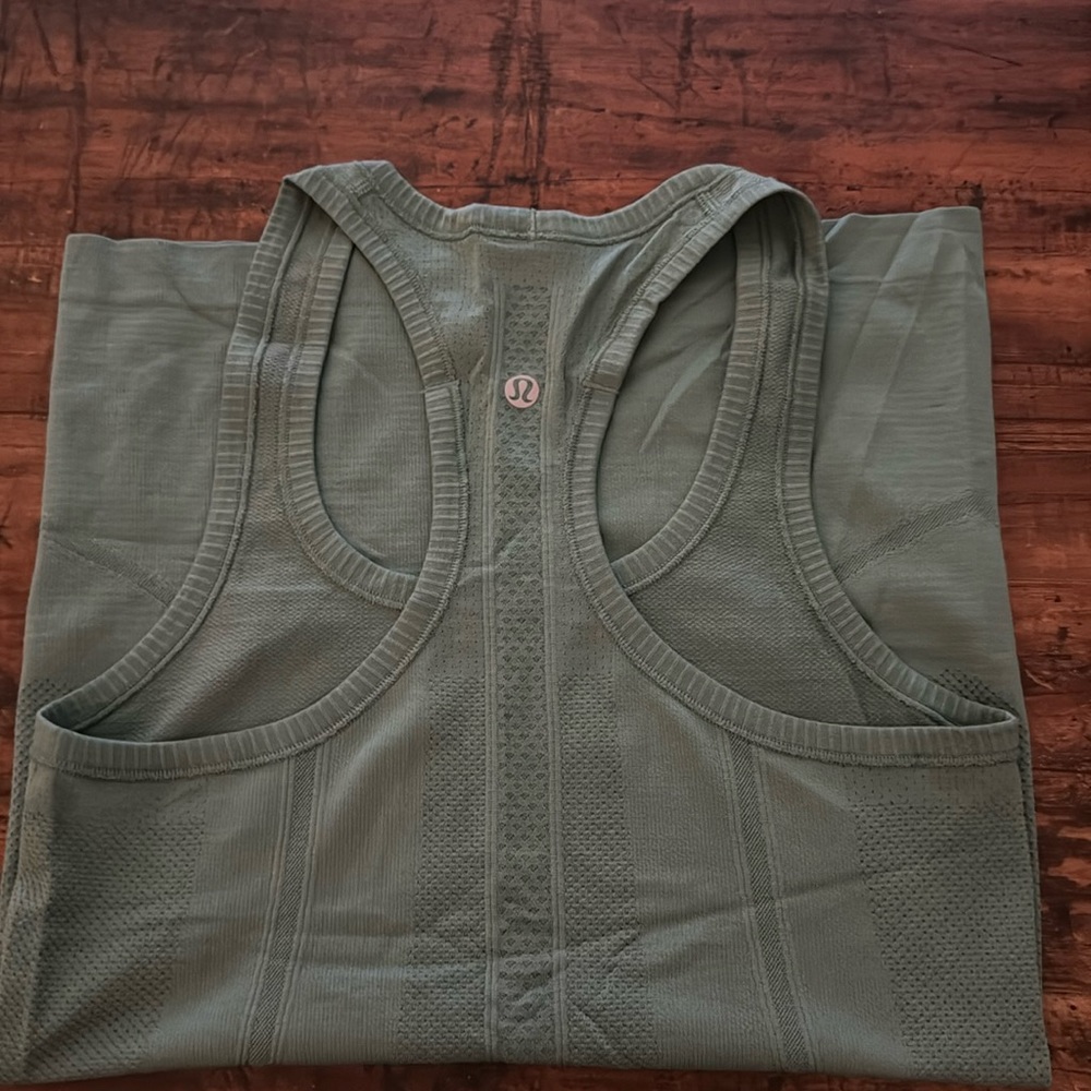 ✨ Elevate Your Workout Style with Lululemon Tank Top! ✨